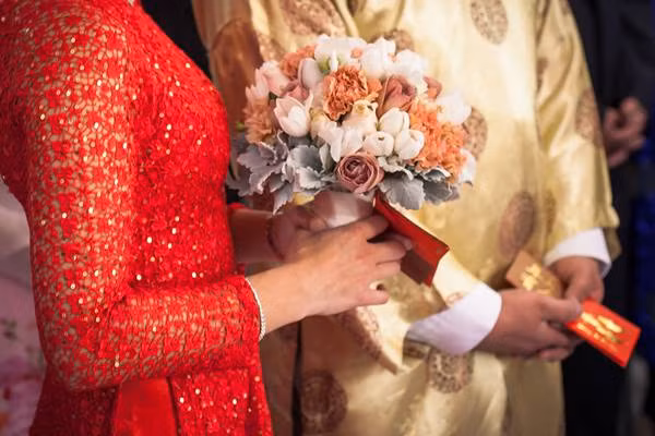 4. Xem tuổi vợ chồng - Tuổi Mão &amp; tuổi Thìn: Người tuổi Mão rất nhanh nhẹn, năng động, họ ghét tù túng bó buộc, thích bay nhảy, làm việc mình thích với người mình yêu. Của đáng tội, “ghét của nào trời trao của ấy”, một khi kết đôi với vợ/chồng tuổi Thìn, họ sẽ vỡ mộng vô cùng.