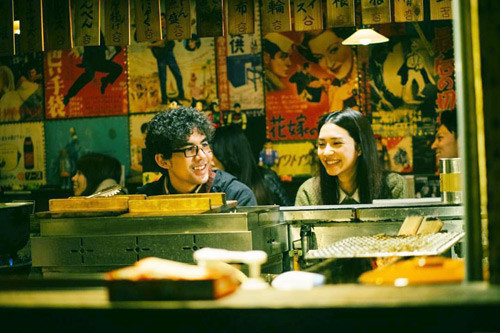 Trong phim, cặp đôi chính Chantavit Dhanasevi và Nittha Jirayungyurn có tính cách rất trái ngược nhau. Nam chính là một anh chàng khù khờ còn nữ chính lại khá nam tính.