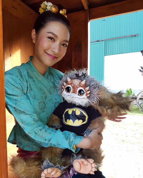 Vẻ ngoài rạng ngời của Nittha Jirayungyurn trong trang phục truyền thống. Nữ diễn viên cũng rất biết giữ hình ảnh của mình, tránh xa những ồn ào thị phi và cả hình ảnh gợi cảm.