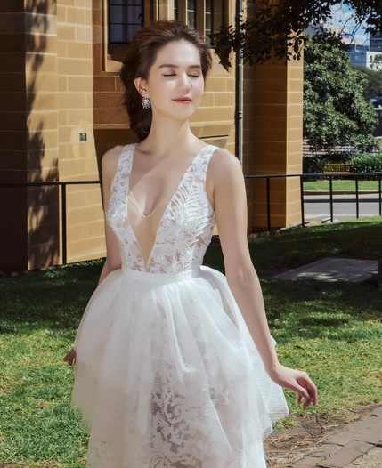 Đơn giản lắm, nhưng đàn ông đáp ứng được không. Phụ nữ chúng tôi ở bên một người đàn ông, nếu không vì tiền chỉ có thể vì tình. Anh chỉ cần cho chúng tôi đủ tình yêu và tin tưởng. Tôi chỉ mong đàn ông đều hiểu một điều. Đừng bắt chúng tôi lặp đi lặp lại một việc khi mà không nhận được hồi đáp.Đừng bắt chúng tôi phải chờ khi mà bản thân chưa từng trở về đúng giờ.Đừng mong cầu chúng tôi toàn tâm toàn ý tin tưởng mà trong khi bản thân lại mỗi ngày bòn rút đi tin yêu.