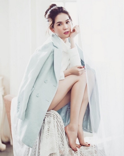 Và đây là những gì "nữ hoàng nội y" muốn nhắn nhủ tới một nửa thế giới vào ngày 20/10: Nhân ngày 20/10, Trinh xin chúc cho một nửa thế giới luôn xinh đẹp và thành công trong cuộc sống, sẽ nhận được món quà đặc biệt ý nghĩa từ người yêu, gia đình hoặc bạn bè,luôn được một nửa thế giới còn lại nâng niu và chiều chuộng nhé