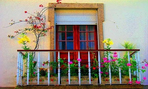 Ban cong nen quay ve huong nao la tot nhat?