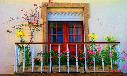 Ban cong nen quay ve huong nao la tot nhat?