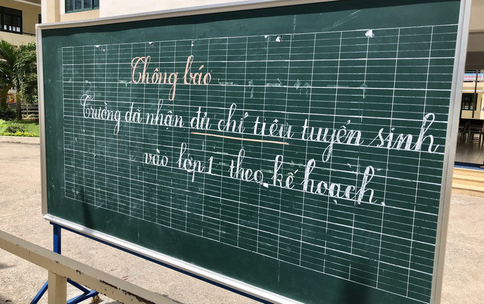 Chỉ 15 phút sau khi mở cổng trường, nhà trường thông báo đã đủ chỉ tiêu tuyển sinh.