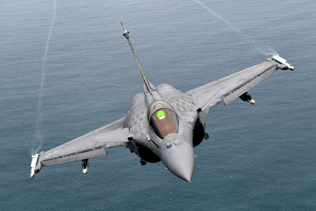 Động cơ sử dụng hệ thống kiểm soát nhiên liệu kỹ thuật số giúp tăng lực đẩy, tiết kiệm nhiên liệu và giảm bức xạ hồng ngoại.