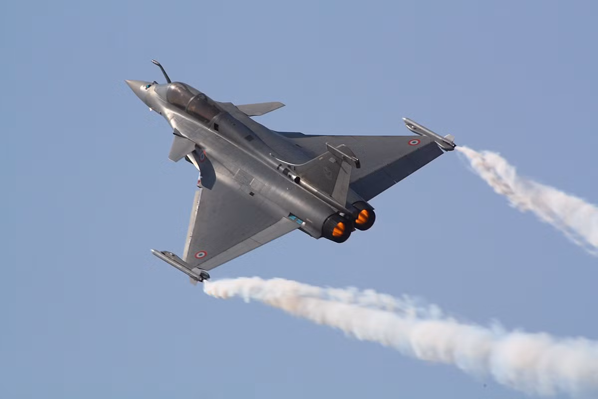 Ấn Độ năm 2016 ký thỏa thuận trị giá 8,7 tỷ USD mua 36 tiêm kích Rafale do tập đoàn Dassault Aviation của Pháp sản xuất.