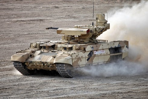 Phát biểu trong buổi thử nghiệm phiên bản mới, Đại tá Andrey Sigarev, phó chỉ huy sư đoàn xe tăng số 90 Nga cho biết: "Đặc điểm của phương tiện này là khả năng theo sát 3 mục tiêu cùng một thời điểm".