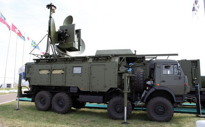 Theo nguyên tắc, nếu hệ thống Krasukha-4 hay bất cứ một tổ hợp EW nào khác được kích hoạt, UAV sẽ tự động nhắm vào mục tiêu và đánh trúng nó.