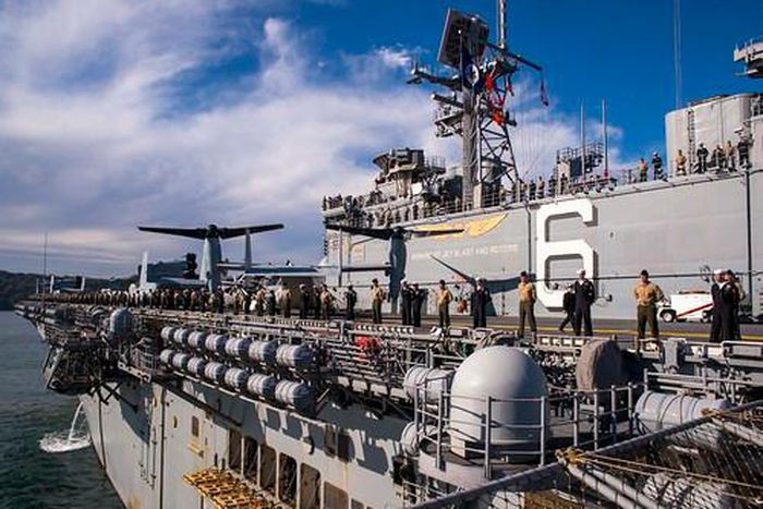 Tàu đổ bộ tấn công USS Richard (LHD-6) là một trong tám tàu đổ bộ thuộc lớp Wasp, được hạ thủy ngày 14/3 /1997 và chính thức biên chế vào hải quân Hoa Kỳ trong năm 1998, cảng nhà tại căn cứ hải quân San Diego.