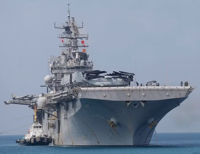 Tàu đổ bộ lớp Wasp có lượng giãn nước toàn tải 40.500 tấn, dài 253,2m, rộng 31,8m. Con tàu có thể chở gần 2.000 lính thủy đánh bộ và 1.208 thủy thủ.