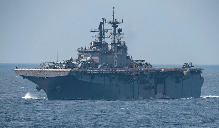 Về vũ khí, 4 tàu lớp Wasp đầu tiên được trang bị 2 bệ phóng Mk 29 cho tên lửa phòng không RIM-7; 2 bệ phóng Mk 49 cho tên lửa RIM-116; 3 hệ thống phòng thủ tầm cực gần Phalanx, 4 pháo tự động Mk 38 cỡ 25mm và 4 súng máy hạng nặng 12,7mm.