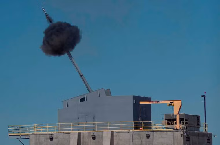 Hệ thống pháo hạm AGS 155mm (AGS viết tắt của cụm từ Advanced Gun System - hệ thống pháo tiên tiến) được phát triển bởi BAE Systems Armaments System thiết kế từ năm 1996 theo yêu cầu từ Hải quân Mỹ để trang bị cho siêu tàu khu trục DDG-1000 Zumwalt. Một bệ pháo hạm AGS có trọng lượng tổng thể tới 104 tấn.