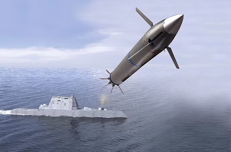 Tuy nhiên, điều làm nên sức mạnh vô đối của AGS 155mm là siêu đạn pháo LRAP (Long Range Land Attack Projectile - đạn tấn công mặt đất tầm xa) cỡ 155mm nặng 102kg, chứa lượng thuốc nổ 11kg, trang bị hệ thống dẫn đường GPS/INS cho bán kính lệch mục tiêu ít hơn 50m. Đạn được trang bị liều phóng trợ lực tên lửa đưa khỏi nòng pháo, tầm bắn tối đa có thể đạt đến 190km, tuy nhiên các cuộc thử đạn LRAP mới đạt tầm bắn 109km và 83km.