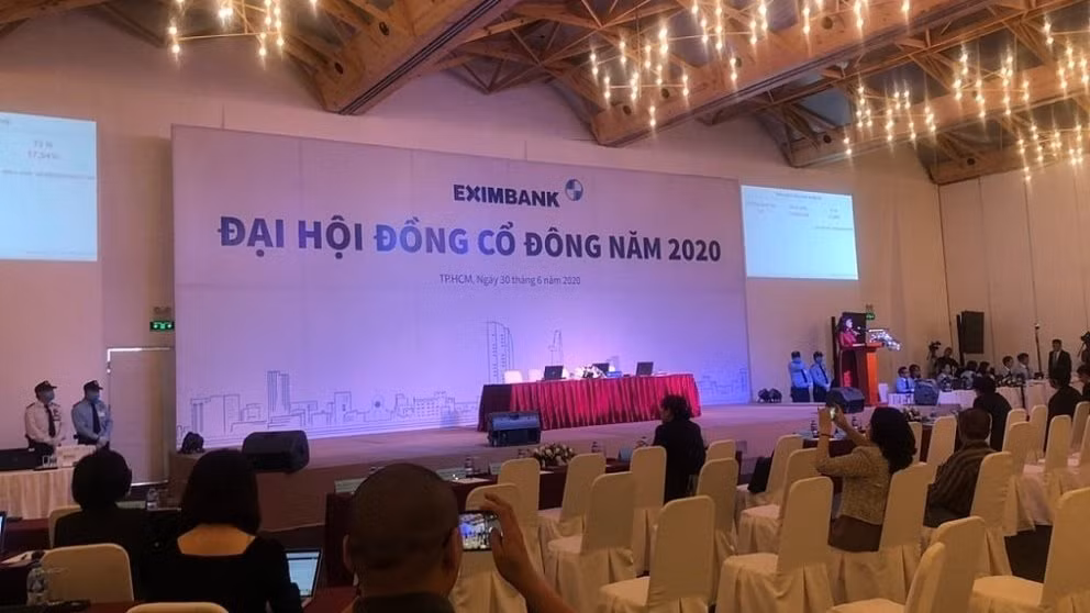 Vi sao Chu tich cung 5 thanh vien HDQT Eximbank bi NHNN xu phat?