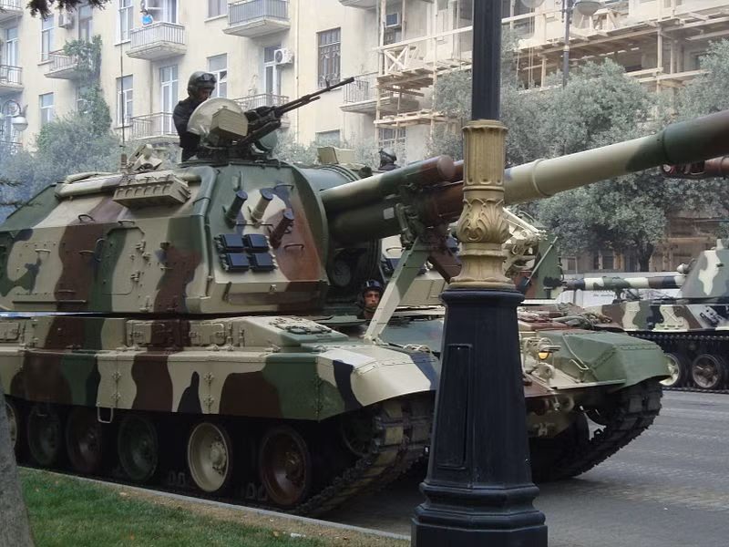 Trang bị lựu pháo tự hành của Azerbaijan cũng vượt xa Armenia. Theo đó, Quân đội Azerbaijan đang có trong tay ít nhất 18 khẩu pháo tự hành hạng nặng 2S19 Msta-S 152mm do Nga sản xuất…