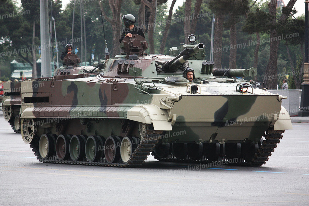 Armenia vẫn đang dùng các xe chiến đấu bộ binh BMP-1/2 cũ thì Quân đội Azerbaijan đã sớm đầu tư mua 104 xe chiến đấu bộ binh BMP-3M và nâng cấp 168 chiếc BMP-2 theo gói của Elbit Systems Israel.