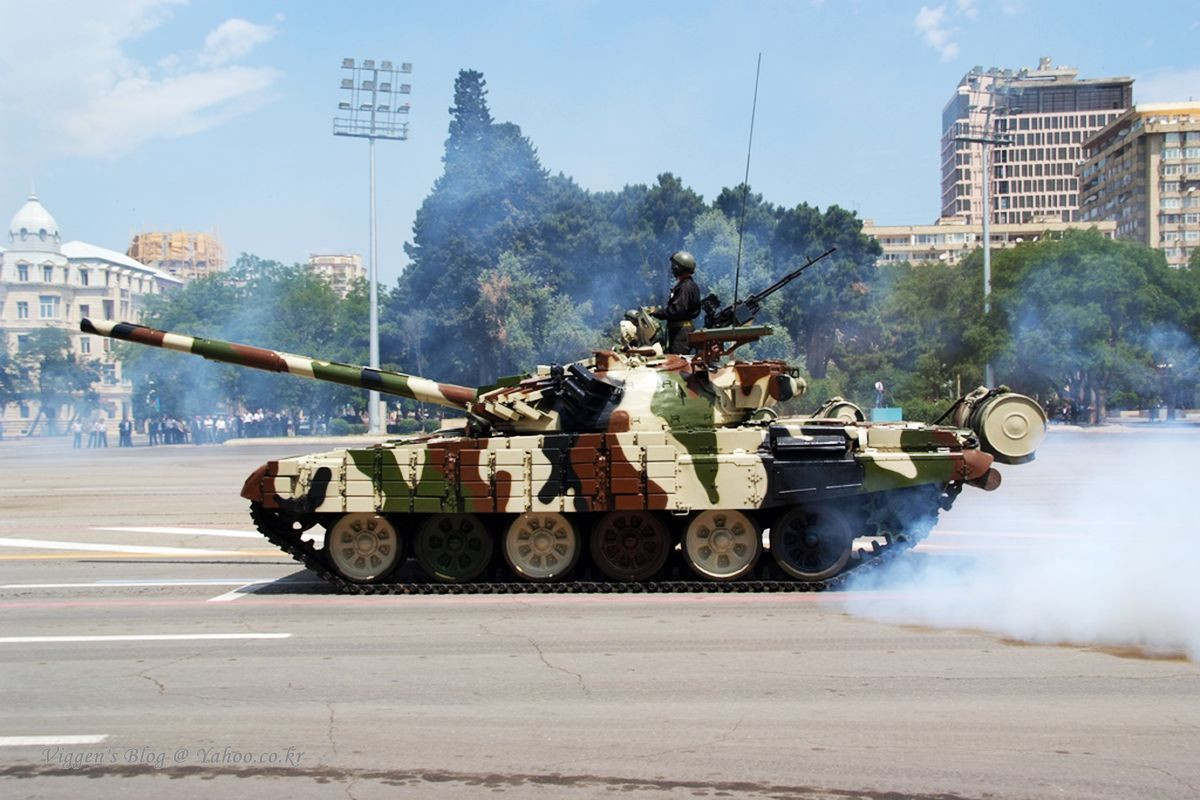 Quân đội Azerbaijan còn đầu tư nâng cấp gần hết số T-72 lên chuẩn T-72 Aslan (SIM-2) của hãng Elbit Systems. Cụ thể, xe tăng T-72 SIM-2 trang bị hệ thống định vị GPS/INS, hệ thống điều khiển hỏa lực hiện đại, module giáp phản ứng nổ mới, hệ thống tác chiến điện tử...