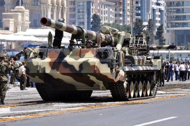 Không chỉ có vậy, pháo binh Azerbaijan còn có 24 siêu pháo tự hành 2S7 Pion - một trong những khẩu pháo có nòng lớn nhất thế giới, lên tới 203mm đạt tầm bắn xa 37,5km, hoặc 55km với đạn RAP.
