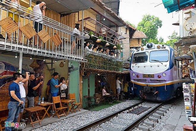 Hom nay, ca phe duong tau bi dong cua?-Hinh-2