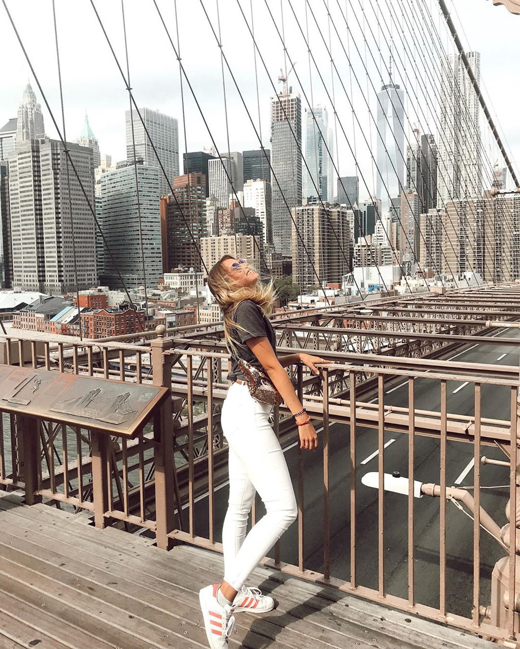 Tại Mỹ, mỗi bang có quy định khác nhau về vấn đề khỏa thân. Ở New York, người cố ý khỏa thân hoặc giao cấu nơi công cộng có thể bị kết án và đối mặt với mức phạt từ 3 tháng tù giam. Hình phạt này được áp dụng tương tự ở bang Washington. Ảnh: mur_lizka, dovilyyt.