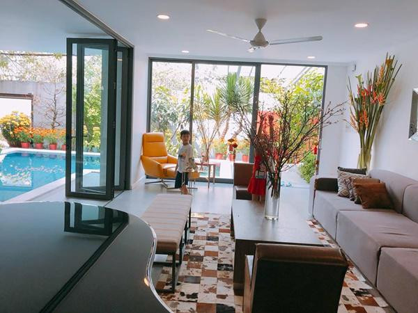 Ha Ho “tau” them sieu biet thu, “vuot mat” hang loat my nhan Vbiz-Hinh-4