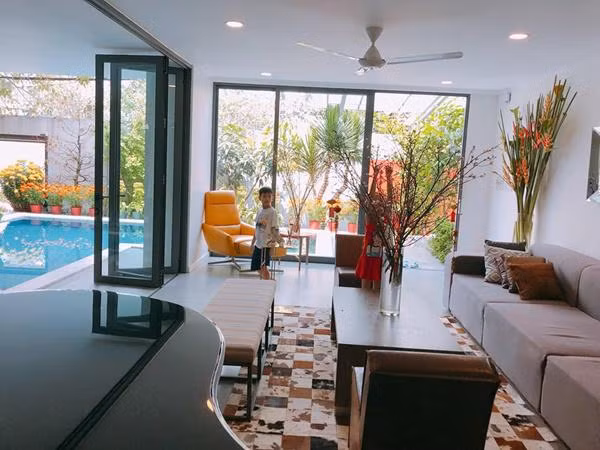 Ha Ho “tau” them sieu biet thu, “vuot mat” hang loat my nhan Vbiz-Hinh-4