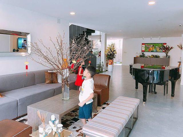 Ha Ho “tau” them sieu biet thu, “vuot mat” hang loat my nhan Vbiz-Hinh-3