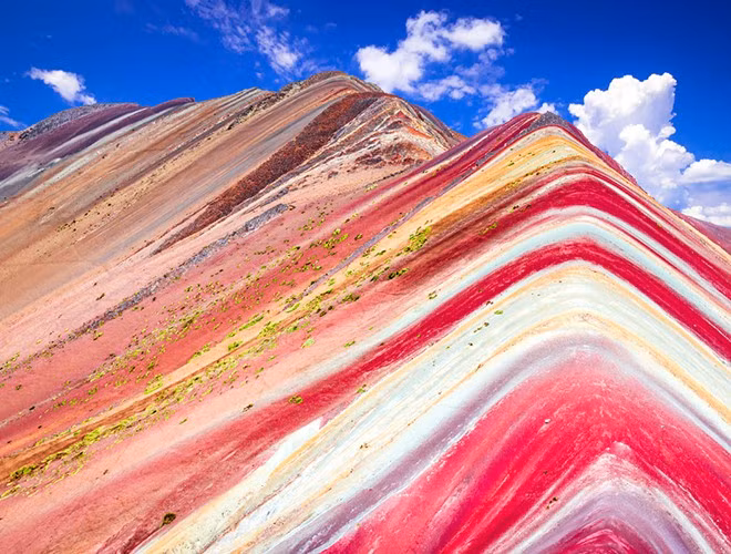 Nằm ở độ cao hơn 5.000m so với mực nước biển, để tới được đây, du khách phải mất 6 ngày leo núi và đi vòng qua các phần đỉnh núi rộng lớn, điều đó đòi hỏi sức mạnh thể chất phải ở một mức rất tuyệt vời.Hành trình này chỉ phù hợp với những thanh niên trẻ hay những người trung niên có độ tuổi từ (18-40) – những người có nền tảng thể lực tốt và có niềm đam mê khám phá chinh phụ.