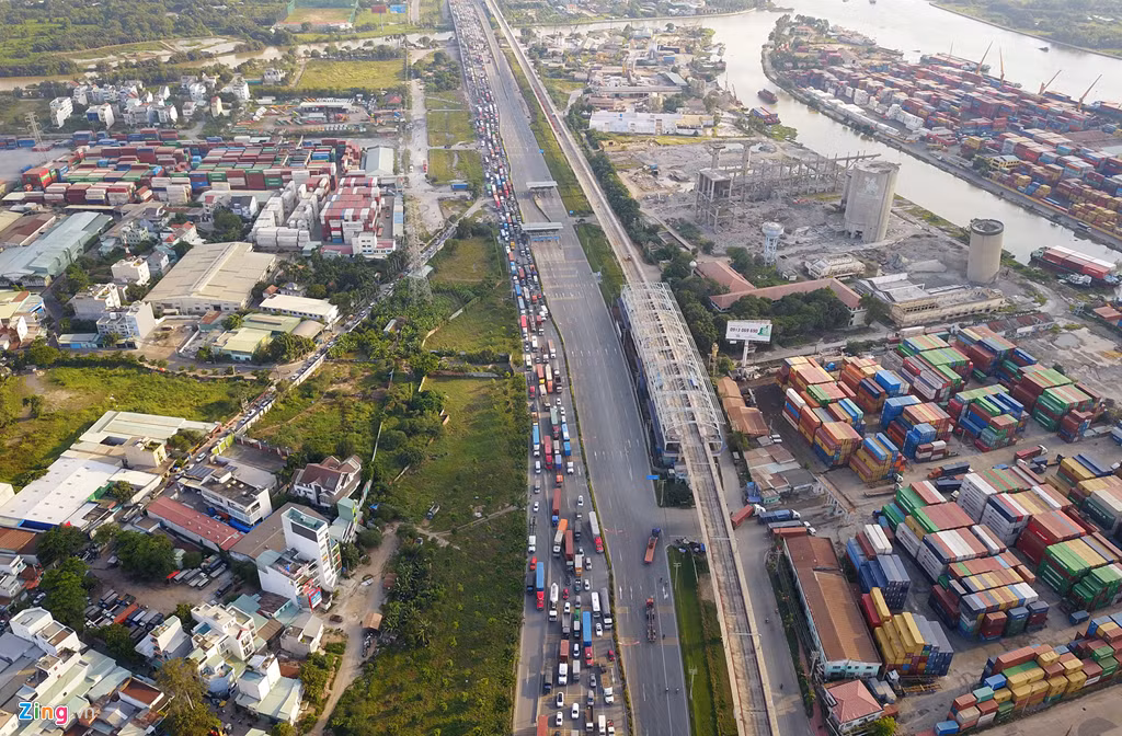 Cụm cảng ICD Trường Thọ có diện tích hơn 63 ha, bao gồm 6 cảng các điểm thông quan nội địa như cảng Phước Long, Phước Long 3, Transimex, Phúc Long, Sotrans... và một số nhà máy thép, trộn bê tông. Các cảng cạn này có vị trí chiến lược nằm ở đông bắc TP.HCM, gần các khu công nghiệp như Bình Dương, Đồng Nai, cảng sông, biển của thành phố và khu vực.