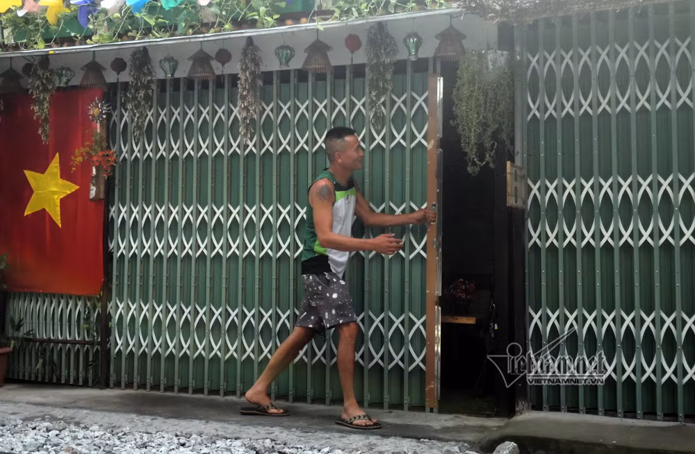 Anh Lê Tuấn Anh chủ quán cà phê đóng cửa quán