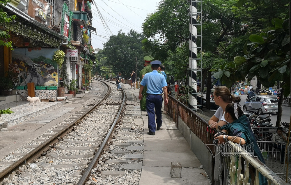 Còn có lực lượng thanh tra giao thông cũng thường xuyên làm nhiệm vụ