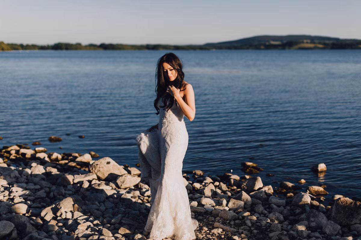 Cuoi hai ngay, co dau chet tham vi dieu ai cung de mac...