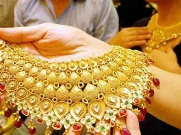 Gia vang hom nay 27/10: Lang im cho quyet dinh cua Fed