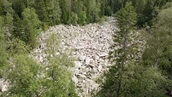 Được biết, ở một số nơi thuộc Bulgaria và Nga, cũng có những dòng sông đá tương tự, tuy nhiên, dòng sông đá ở Taganay là lớn nhất và nổi tiếng nhất.