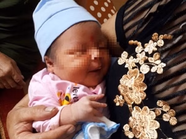 Be gai 3 ngay tuoi bi bo roi, me de lai tam thu xin nha chua nuoi giup