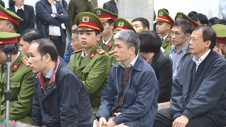 Nhóm cán bộ ở PVN bị cáo buộc cố ý làm trái quy định khi chỉ đạo PVC ký hợp đồng, tạm ứng tiền tạm sai quy định. Riêng Trịnh Xuân Thanh, Vũ Đức Thuận và 8 người khác bị truy tố tội Tham ô tài sản do cấu kết lập hồ sơ khống để rút 13 tỷ đồng chia nhau sử dụng.