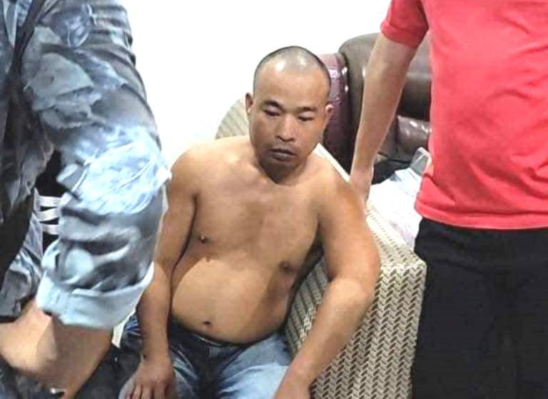 Ngay lập tức, Hoàng Hữu Thịnh được đưa vào “tầm ngắm”. Bằng các biện pháp nghiệp vụ, cơ quan công an xác định Thịnh có nhiều biểu hiện nghi vấn liên quan đến chị V.H.A. Đến tối 11/6, phòng CSHS, Công an TP.Hải Phòng phối hợp cùng các đơn vị chức năng đưa Thịnh về trụ sở để đấu tranh. Tại cơ quan công an, Hoàng Hữu Thịnh khai nhận toàn bộ hành vi phạm tội của mình. Theo lời khai của Thịnh, vào giữa năm 2020, Hoàng Hữu Thịnh quen biết và sinh sống như vợ chồng với chị V.H.A. Ngày 8/6, chị A gọi cho Thịnh nhờ đứng tên mua hộ một chiếc điện thoại trả góp với số tiền khoảng 4 triệu đồng,Thịnh đồng ý.