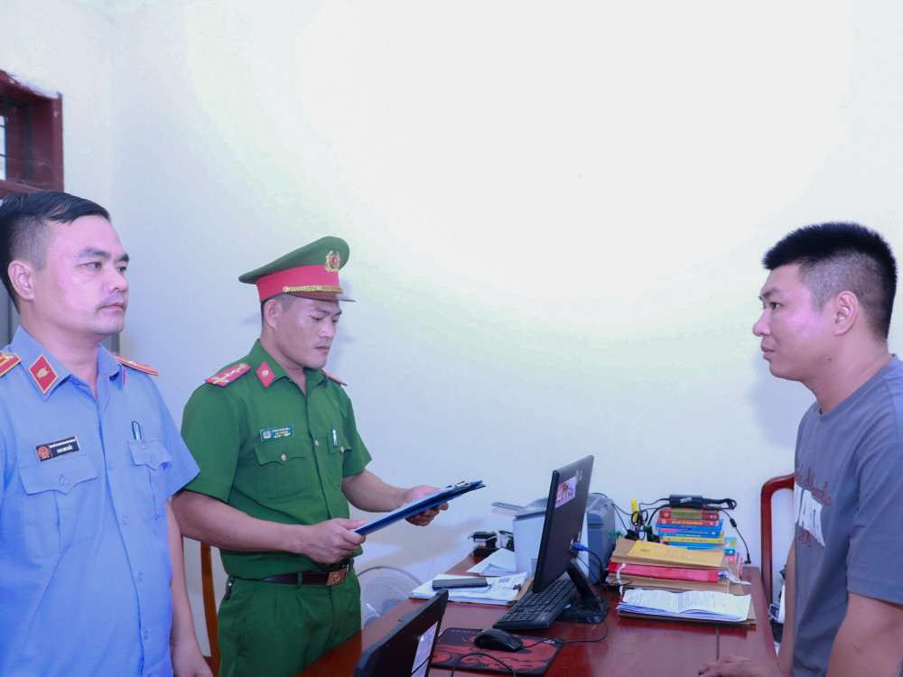 Dùng cốc thủy tinh đánh người nhập viện vì mâu thuẫn ở Hà Tĩnh Dung coc thuy tinh danh nguoi nhap vien vi mau thuan o Ha Tinh