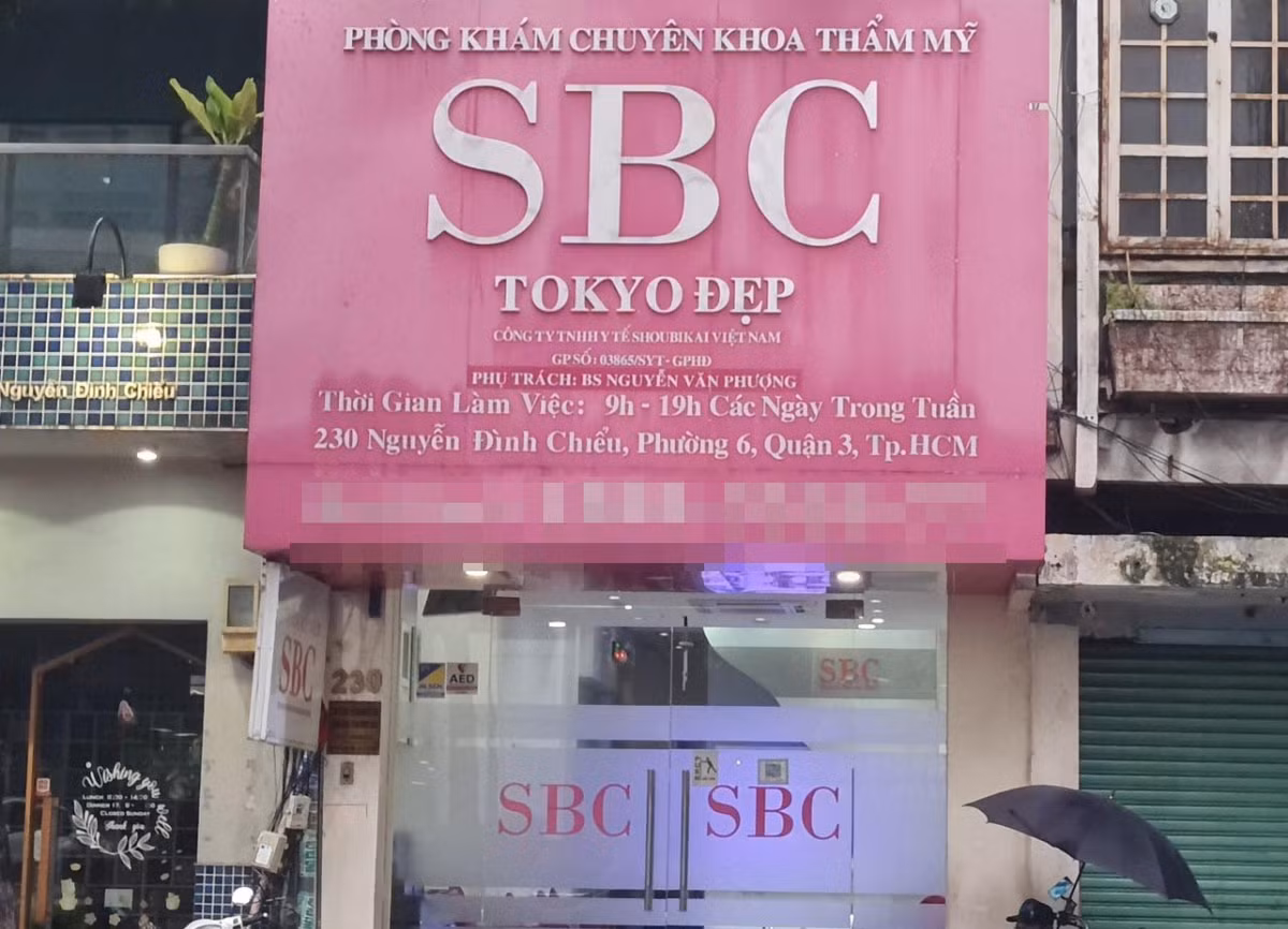 Ngoài phạt tiền, Thanh tra Sở Y tế còn áp dụng các hình phạt bổ sung: Tước quyền sử dụng chứng chỉ hành nghề khám bệnh, chữa bệnh của ông Nguyễn Văn Phượng trong thời hạn 3 tháng; Tước quyền sử dụng giấy phép hoạt động khám bệnh, chữa bệnh của cơ sở trong thời hạn 3 tháng.