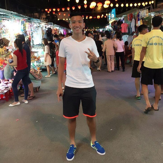 Bên cạnh việc giúp đỡ bố mẹ, Đoàn Văn Hậu cũng tự "thưởng" cho mình những món đồ món hàng hiệu giá cả khá hợp lý.