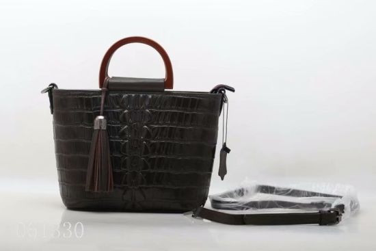 Một trong những nguyên nhân khiến sản phẩm làm từ da cá sấu luôn ở mức cao là cá sấu hoang dã cực kỳ quý hiếm. Theo đó, da cá sấu theo đó cũng khan hiếm.