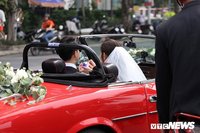 Công ty của gia đình là doanh nghiệp nhựa có tiếng tại TP HCM nhưng nhiều năm qua nam ca sĩ Ông Cao Thắng luôn phát triển kinh doanh riêng biệt với gia đình. Ảnh: VTCnews.