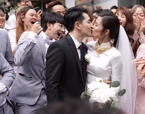 Ngày 8/11, lễ rước dâu của Ông Cao Thắng và Đông Nhi diễn ra tại nhà riêng của cặp đôi tại quận 7 (TPHCM). Ảnh: Vietnamnet.