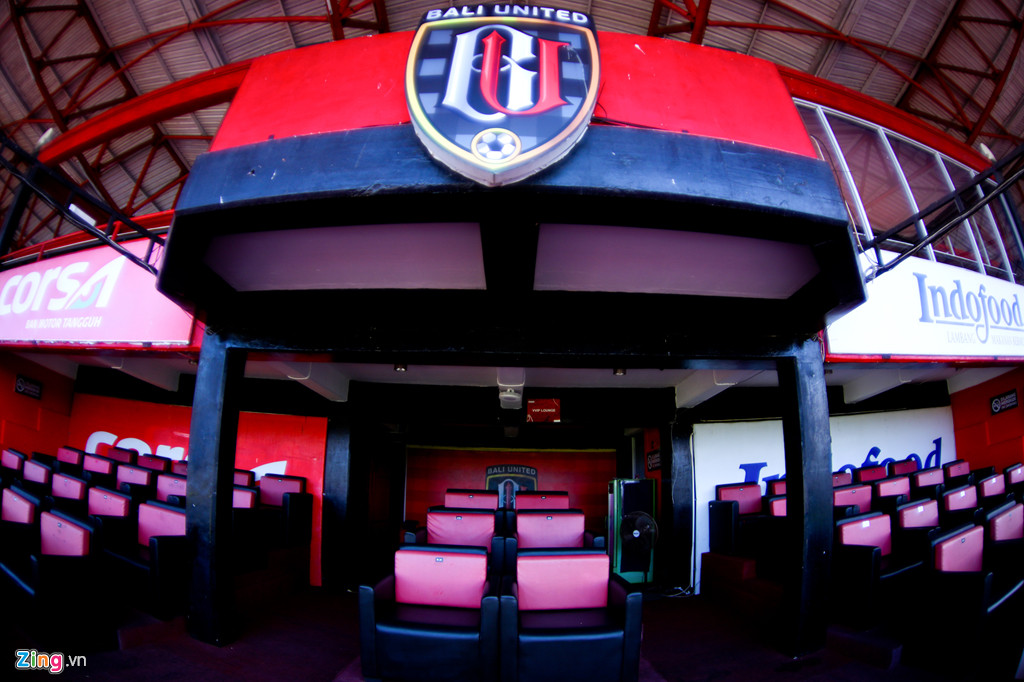 Khán đài vip được trang bị hệ thống ghế ngồi mềm, rất êm. Ảnh: Zing.