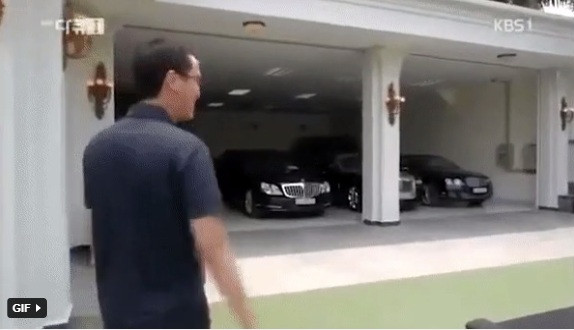 Gara biệt thự của gia đình Louis Nguyễn xuất hiện nhiều chiếc xe siêu sang.