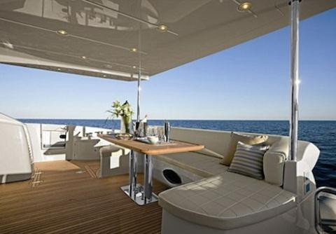 Thậm chí, gia đình Louis Nguyễn còn sở hữu cả du thuyền riêng.