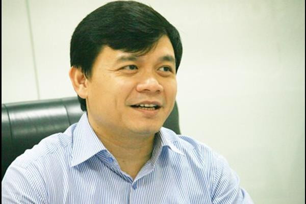 Sinh năm 1971 ở Hà Đông (Hà Nội), Shark Nguyễn Xuân Phú hiện là Chủ tịch HĐQT Tập đoàn Sunhouse và Chủ tịch HĐQT Công ty cổ phần Hàng hải Sài Gòn.