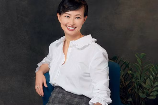 Shark Thái Vân Linh gây ấn tượng khi trở thành bóng hồng đầu tiên của “Thương vụ bạc tỷ”. Thái Vân Linh hiện là Giám đốc Công ty Cổ phần Vingroup Ventures chuyên hỗ trợ doanh nghiệp khởi nghiệp.