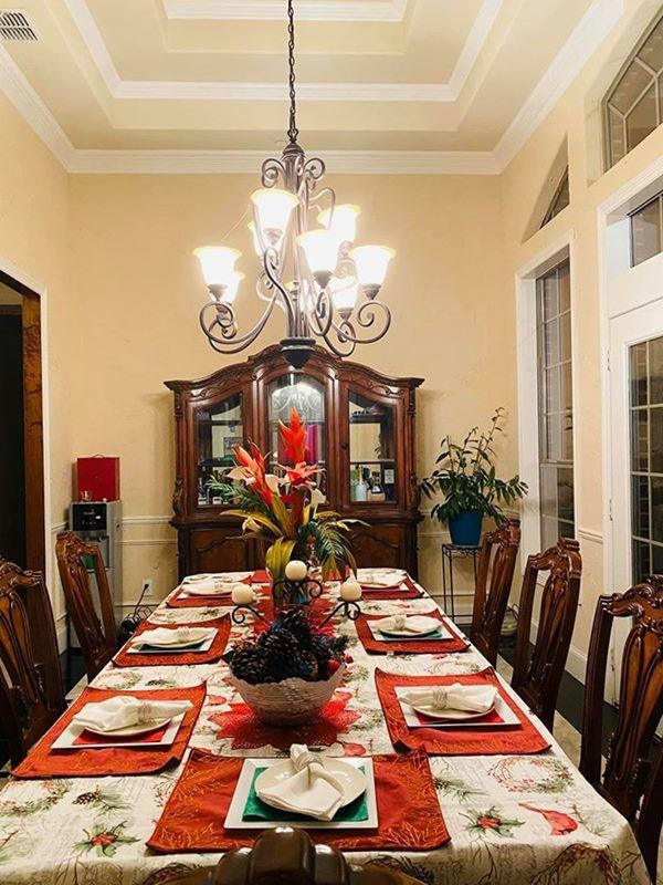 Không gian phòng ăn ấm cúng.