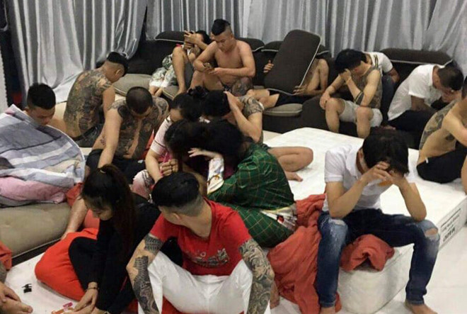 22 thanh nien mo tiec ma tuy trong can villa di muon